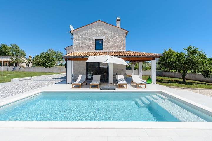 Villa für 5 Personen, mit Pool und Garten - 1