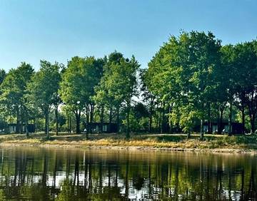 Cottage pour 4 personnes, avec vue et jardin ainsi que terrasse et vue sur le lac, animaux acceptés à Nançay