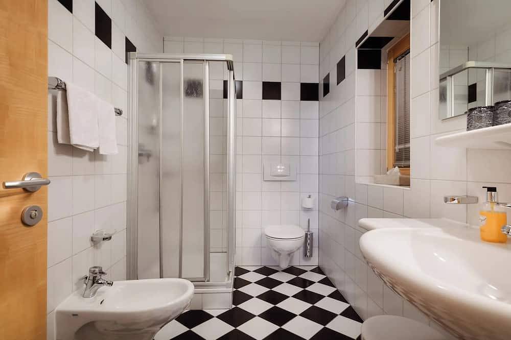 Ganze Wohnung, Apartment 'Bergfreund' mit Bergblick, gemeinsamer Terrasse und Wlan in Burgeis, Mals