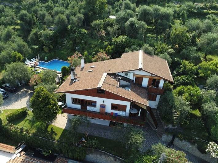Ferienwohnung für 3 Personen, mit Balkon und Seeblick sowie Garten in Brenzone