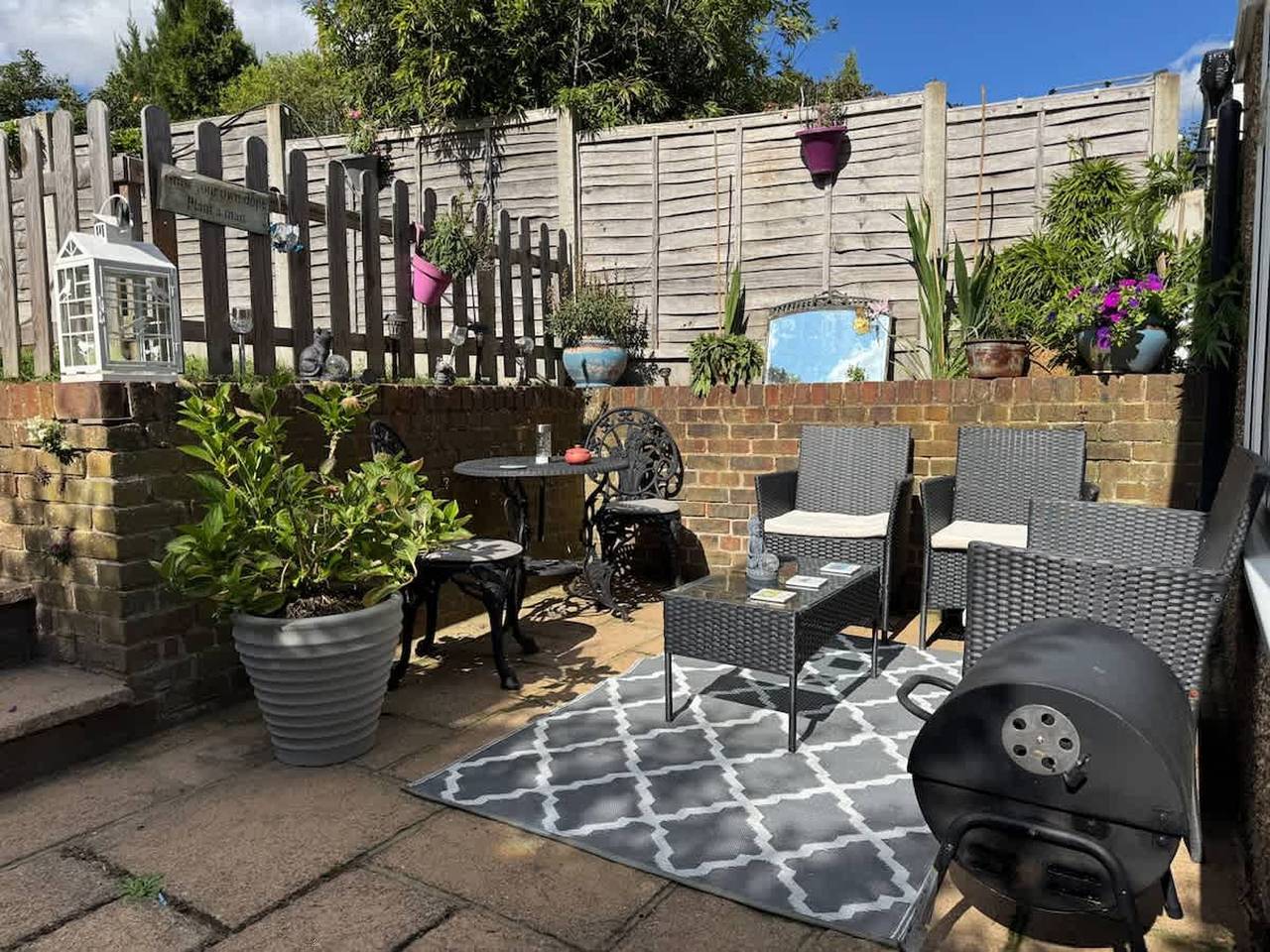 Lovely Home 2 Parking Spaces Castle High St in Rochester, Kent Downs