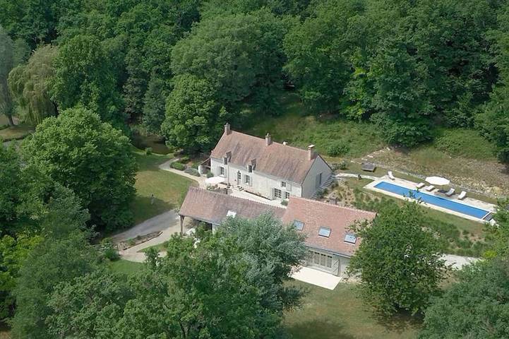 Location de vacances pour 12 personnes, avec Jardin dans Château du Gué-Péan