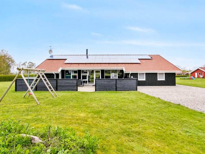 Ferienhaus für 12 Personen, mit Whirlpool und Terrasse sowie Garten und Pool in Nordborg