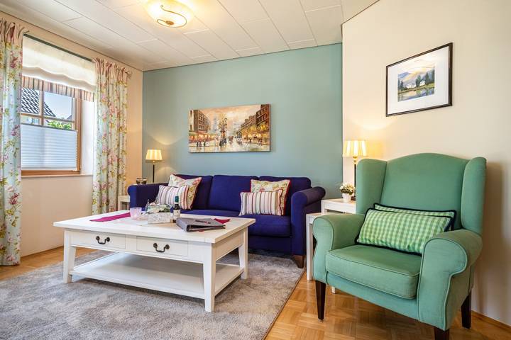 Ganze Wohnung, Gemütliche Ferienwohnung 2 auf dem "Trostelhof" mit Balkon in Neufrach, Salem