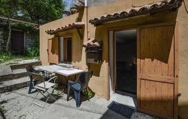Cottage pour 4 personnes, avec terrasse à Lozzi