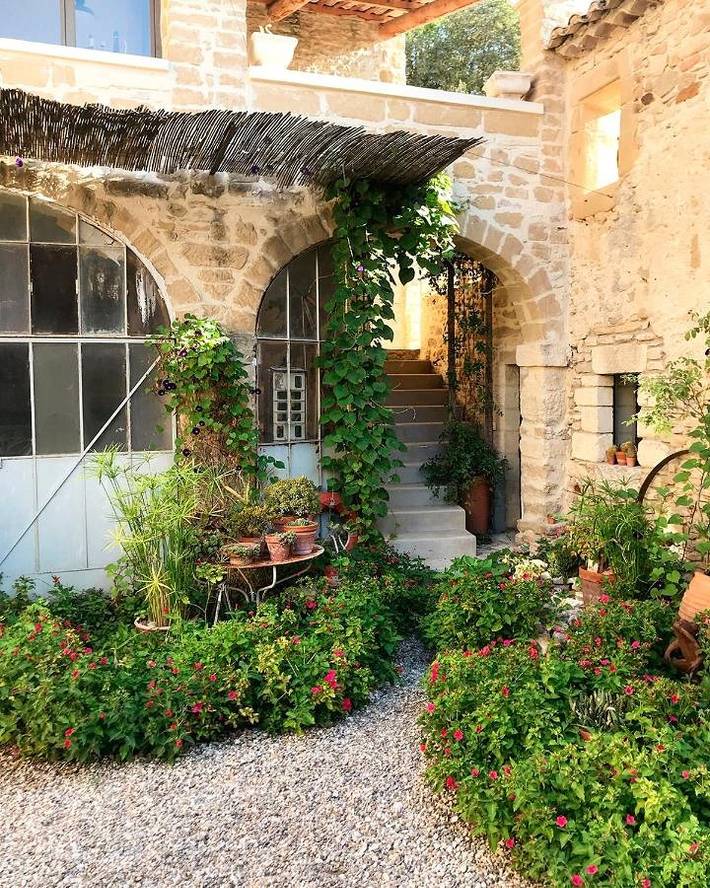 Location de vacances pour 2 personnes, avec jardin ainsi que piscine et vue à Montaren-et-Saint-Médiers - 3