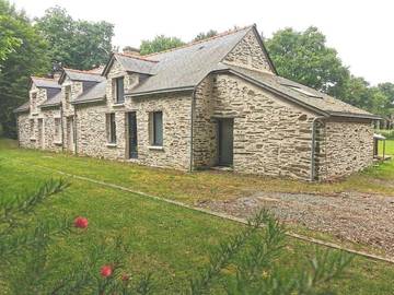 Gîte pour 12 personnes, avec piscine et terrasse ainsi que jardin et vue à Guémené-Penfao