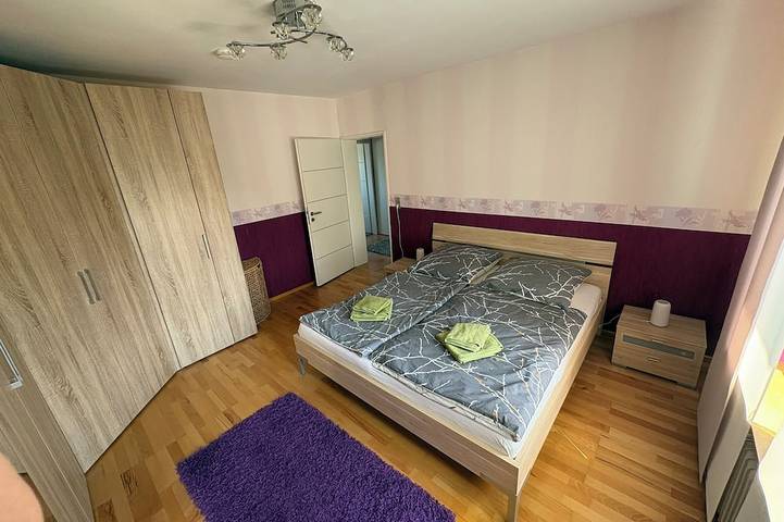 Ganze Wohnung, Stillvolle Ferienwohnung, bis zu 5 Gästen mit Kamin in Niederzwehren, Kassel