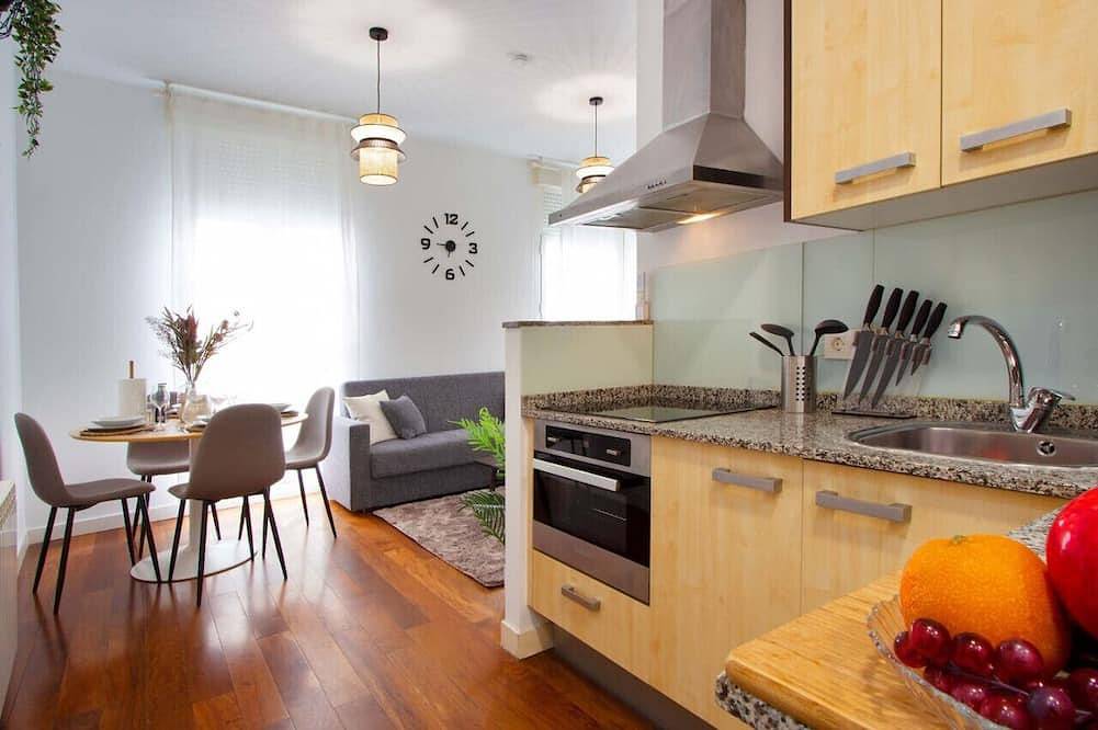 Entire apartment, Stunning Flat Historic Center Plaza Mercado in Logroño, La Rioja Province