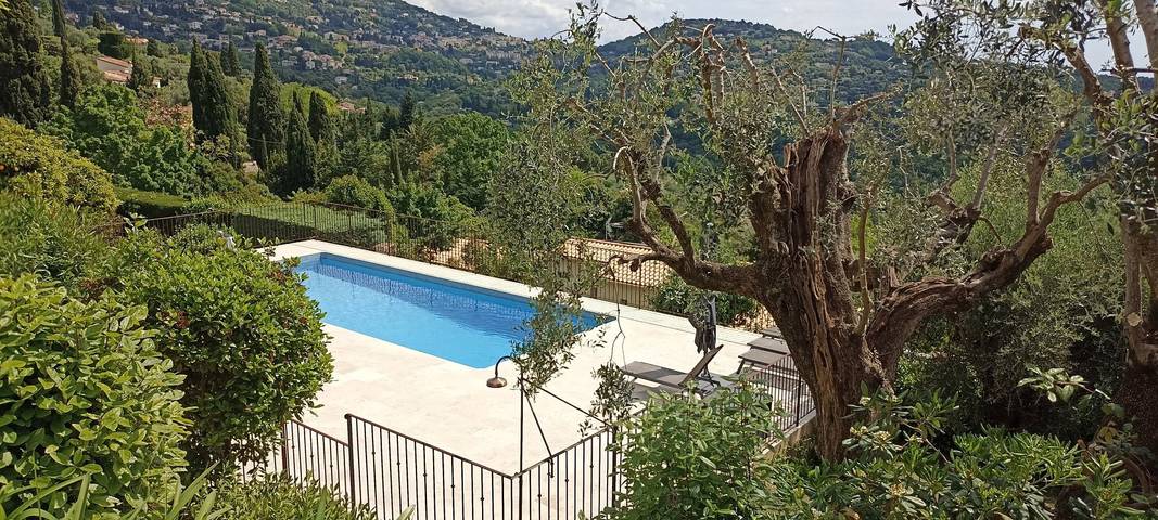 Gîte pour 3 personnes, avec jardin ainsi que piscine et terrasse à Grasse - 2