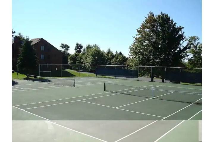 Vacation rental for 7 people, with pool and hot tub as well as balcony in Seven Springs