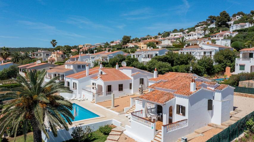 Villa for 4 people, with pool and garden as well as terrace in Menorca