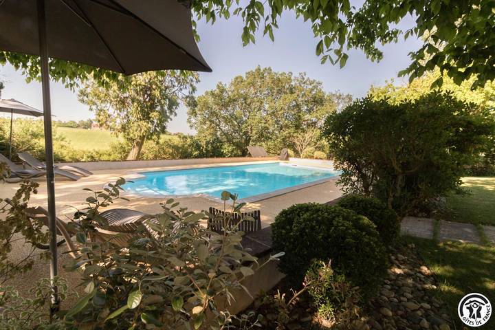 Gîte pour 6 personnes, avec Terrasse ainsi que Jardin et Piscine