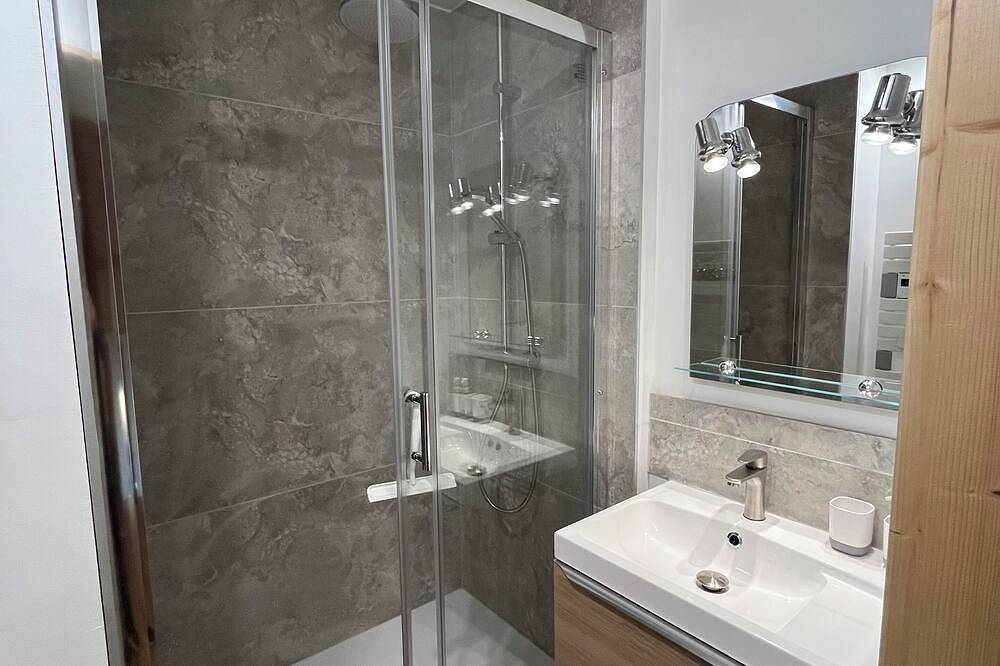 Appartement entier, Studio 35m2 avec mezzanine, aux Plans d'Hotonnes, Haut Valromey in Hotonnes, Nantua