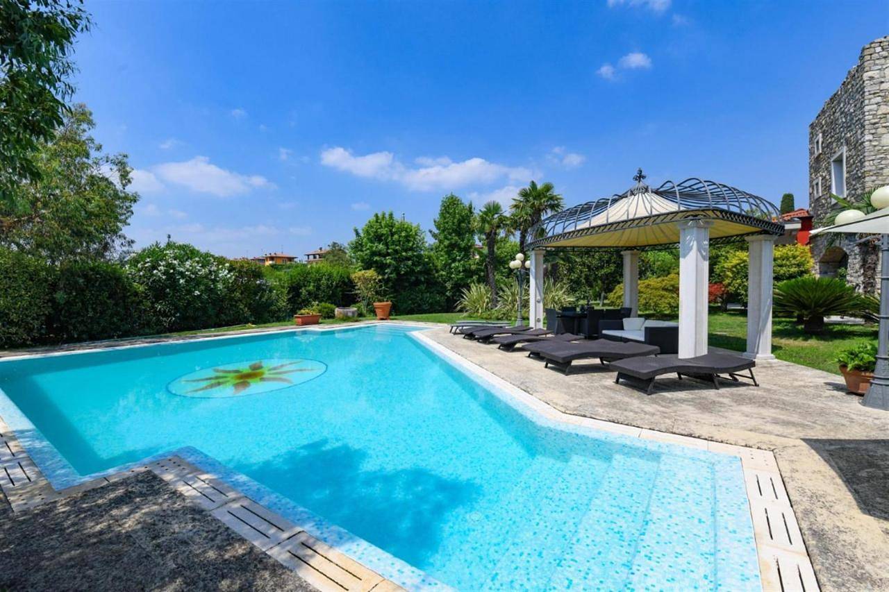 Private Luxury Villa with Pool in Moniga del Garda, Prealpi Gardesane
