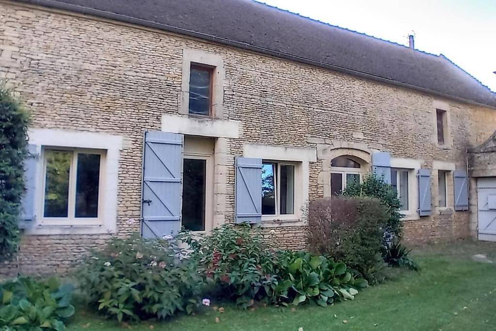 Appartement entier, Two-Bedroom Apartment with Garden View in Ranville, Région de Caen