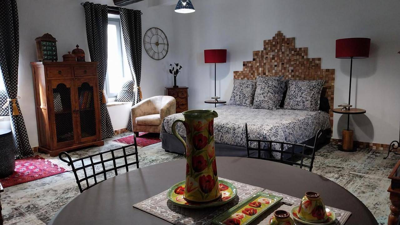 Single Room with Garden View in Cordes-sur-Ciel, Région d'Albi
