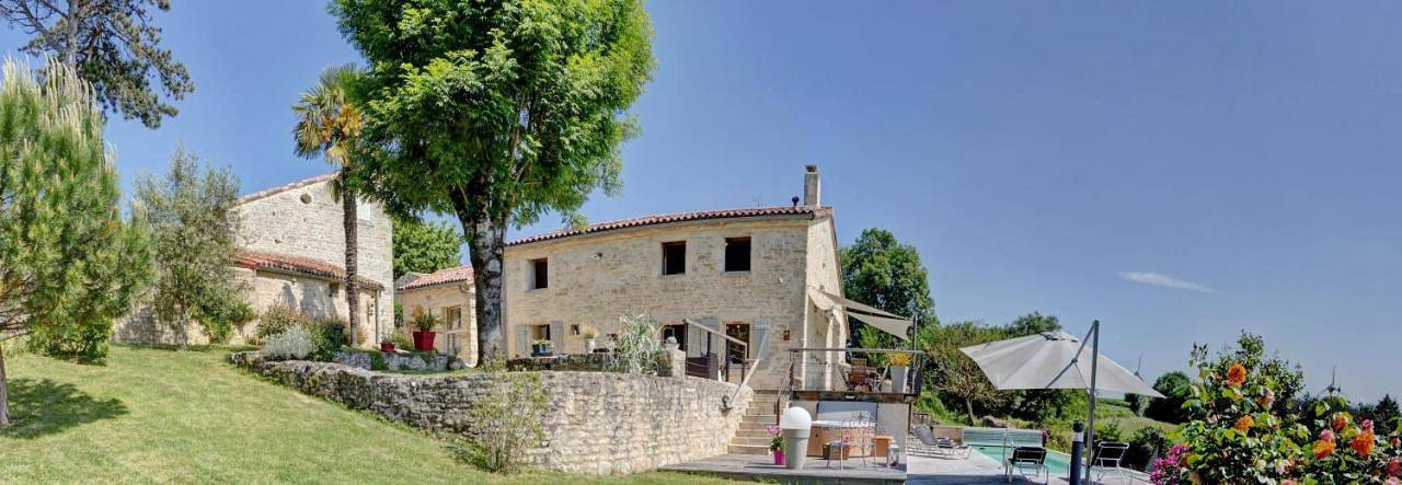 Location de vacances pour 6 personnes, avec piscine ainsi que jardin et jacuzzi à Coulonges-sur-l'Autize - 4