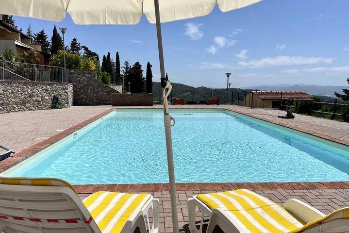 Ferienwohnung für 2 Personen, mit Balkon/Terrasse und Pool in Riparbella