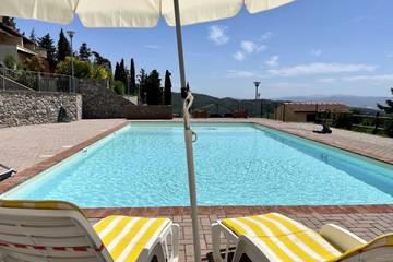 Ferienwohnung für 4 Personen, mit Balkon und Pool sowie Balkon/Terrasse, mit Haustier in Riparbella