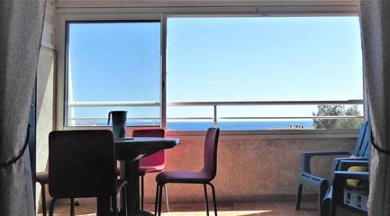 Gîte pour 4 personnes, avec vue ainsi que terrasse et piscine à Sausset-les-Pins