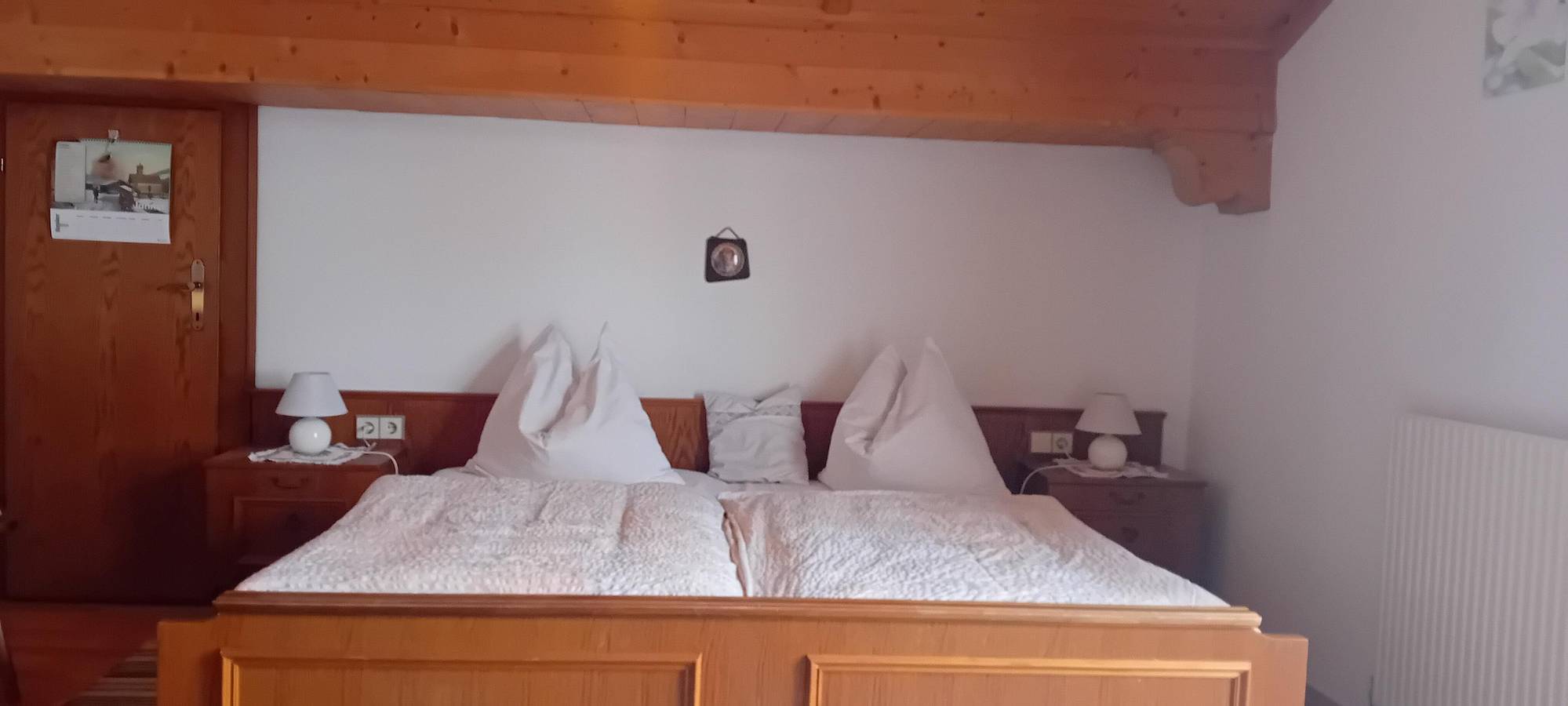 Ganze Ferienwohnung, Doppelzimmer straßenseitig in Vomp, Bezirk Schwaz