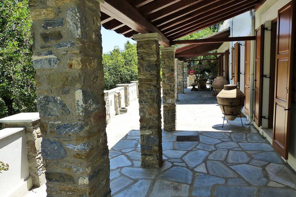 Luxusvilla in der Nähe des Dorfzentrums im Grünen / Bäume / Erstaunliches offenes Meer mit Port Vi in Skopelos Stadt, Sporaden