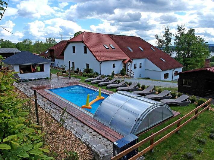 Ferienwohnung für 8 Personen, mit Garten und Pool sowie Ausblick und Sauna, mit Haustier