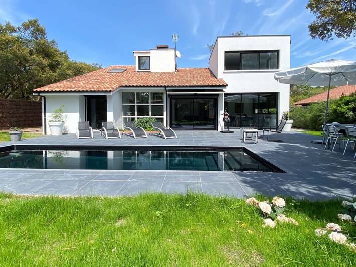 Vakantiehuis voor 8 personen, with zwembad and balkon as well as tuin in Hossegor