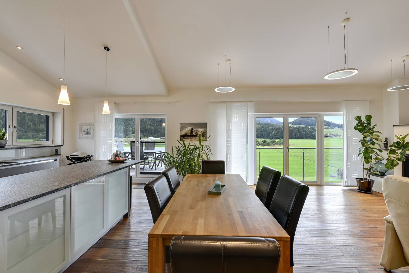 Ganze Wohnung, Luxuriöse Ferienwohnung mit Wlan, Kamin, Balkon, Sauna und Whirlpool in Inzell, Bayerische Alpen