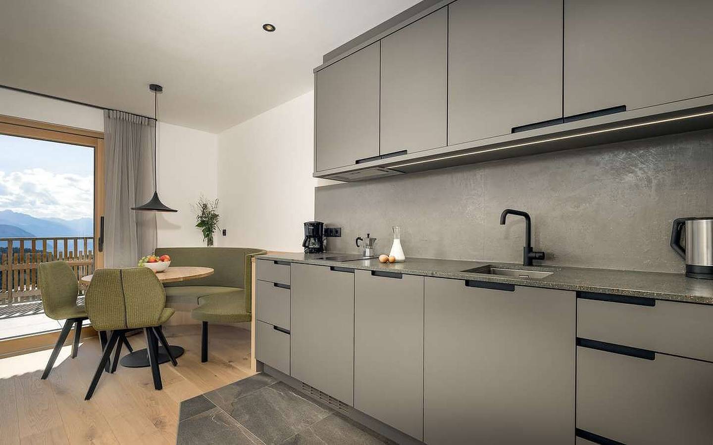 Ganze Wohnung, Ferienwohnung "Tschitthof Gill" mit Bergblick, privater Terrasse und Wlan in Hafling Oberdorf, Hafling