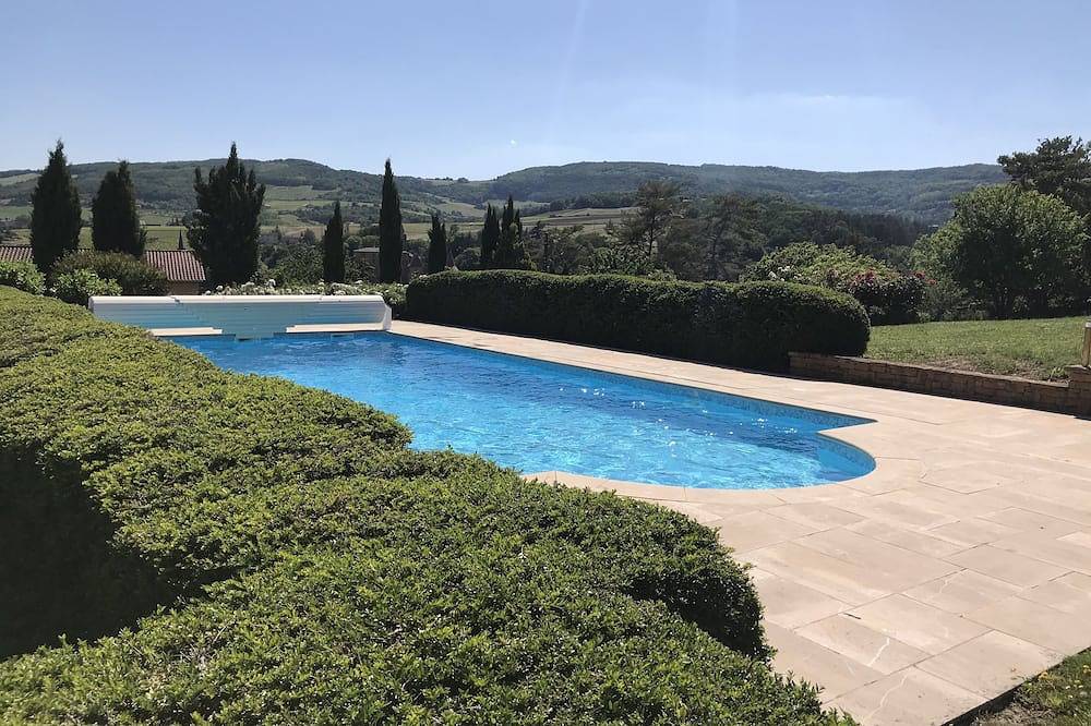 Villa Beaujolaise avec Piscine proche Lyon in Jarnioux, Beaujolais