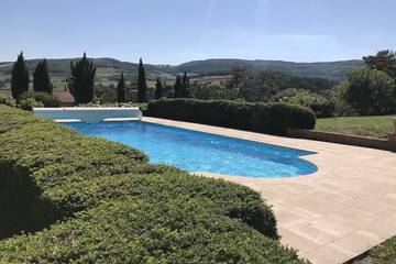 Cottage pour 8 personnes, avec jardin à Jarnioux