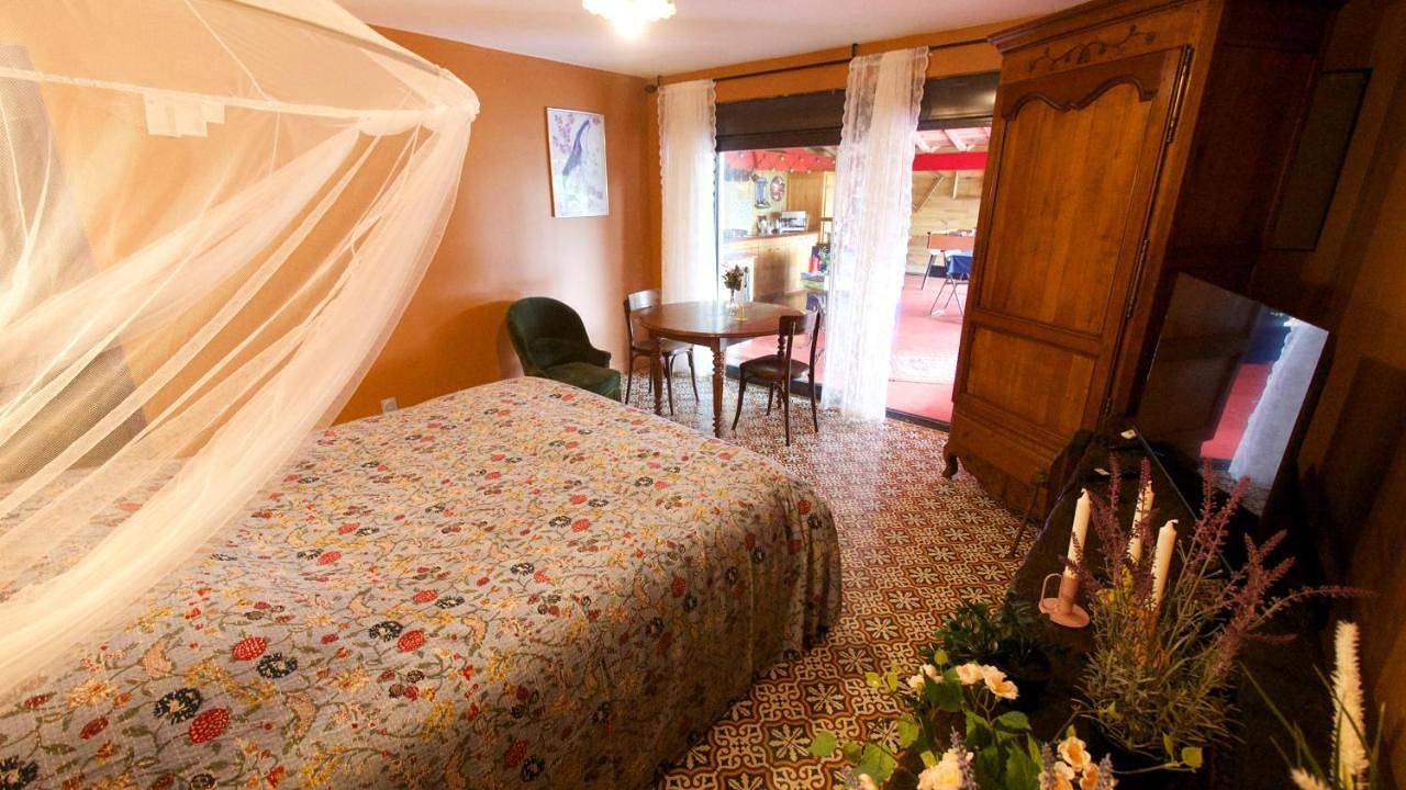 Appartement de vacances entier, La chambre des jardins d'Ispahan in Prignac-et-Marcamps, Région de Blaye