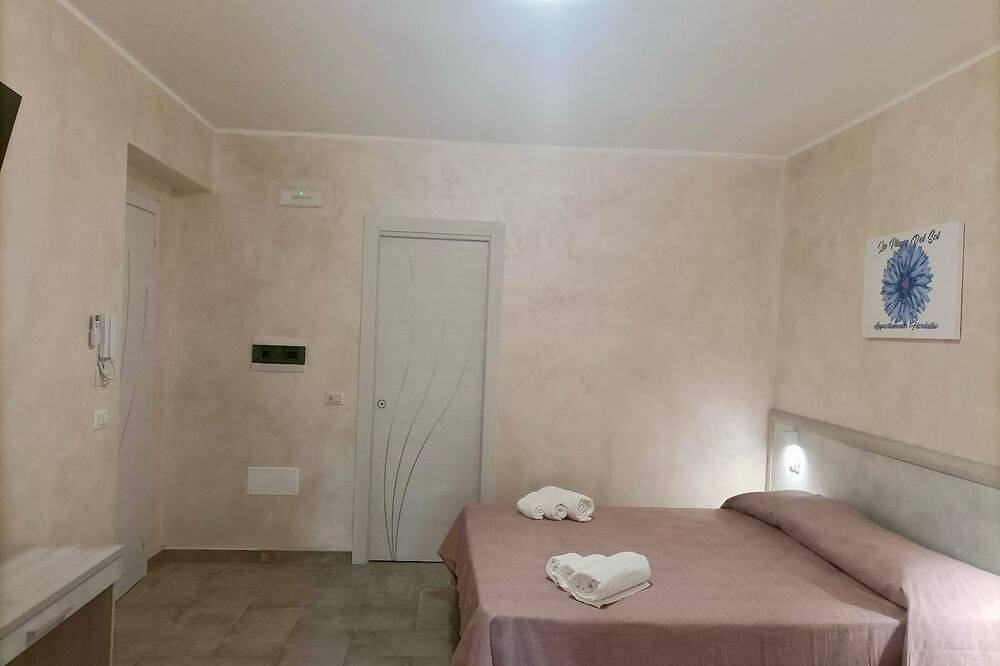 Ganze Wohnung, Tropea enchanting two-room apartment with Pool a few steps from the Sea in Santa Domenica, Ricadi (gemeinde)