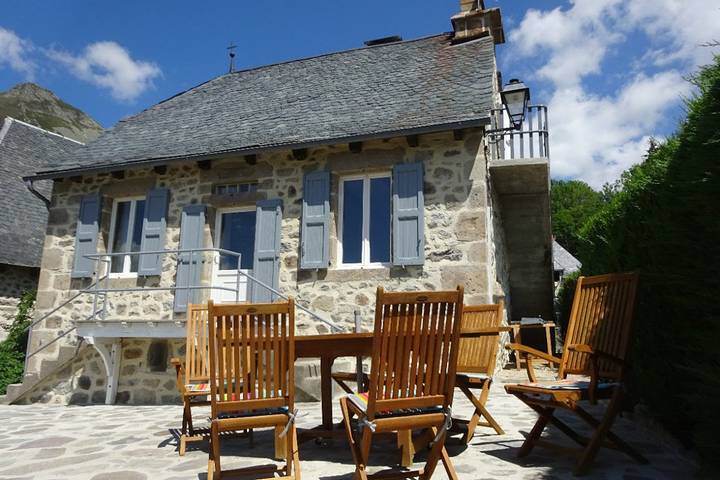 Gîte pour 6 personnes, avec terrasse et jardin dans le Cantal - 4
