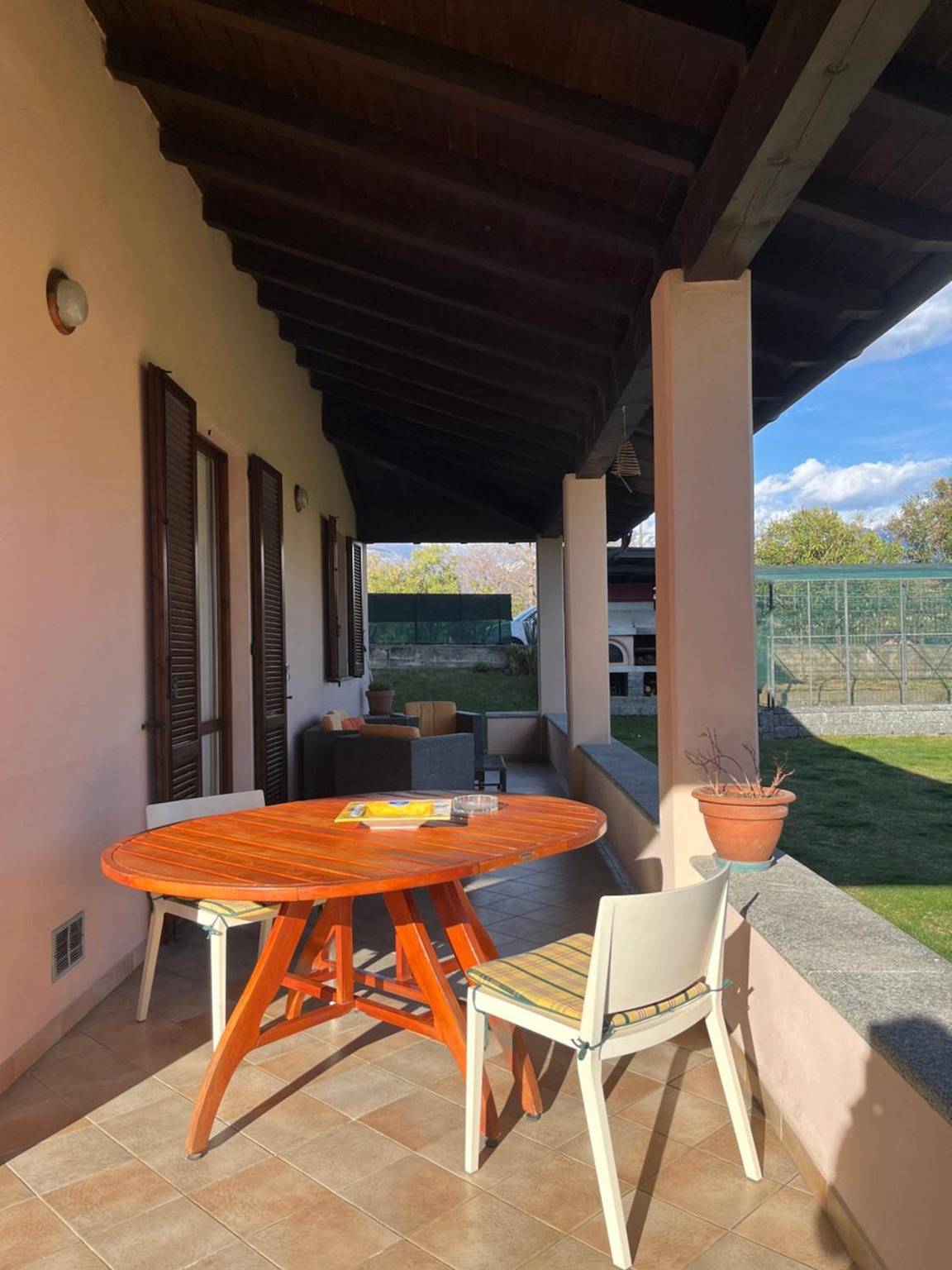Apartamento entero, Apartamento 'Lago' con vistas a la montaña, terraza privada y Wi-Fi in Dongo, Lago de Como