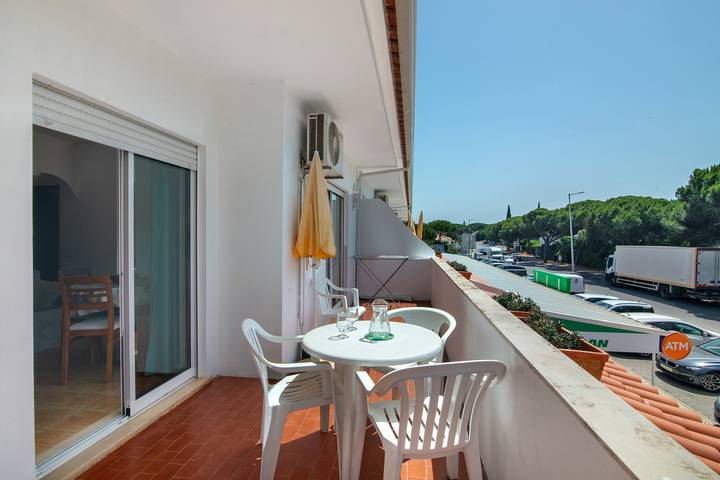 Vakantieappartement voor 2 personen, with tuin and kinderzwembad as well as balkon in Albufeira