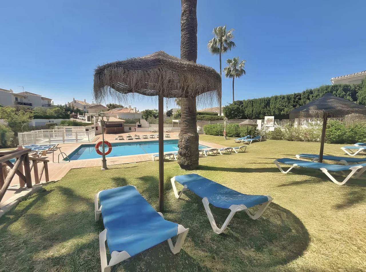 Ganze Wohnung, Sonnige 2-Zimmer-Wohnung mit Meerblick in Riviera del Sol – 8 Minuten vom Strand entfernt – Perfekt für Sonnenanbeter in La Cala de Mijas, Mijas