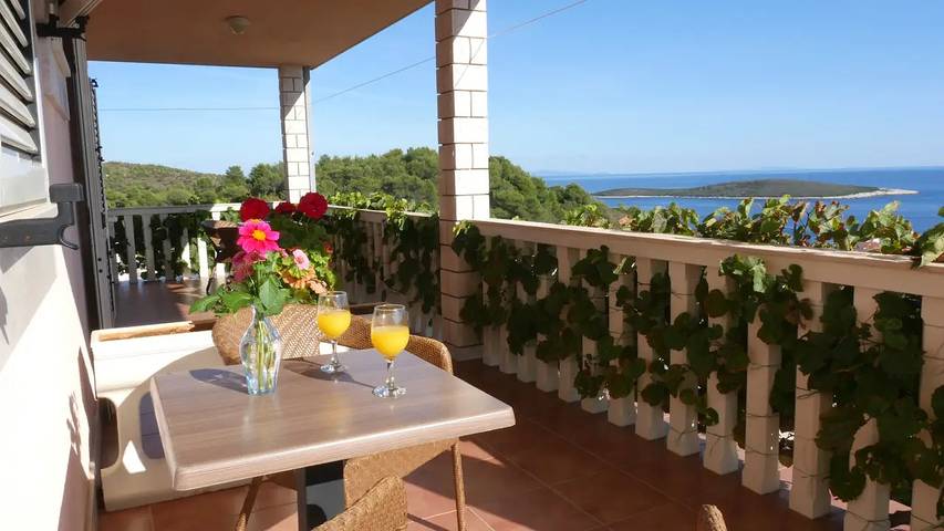 Holiday letting for 2 people, with terrace on Vis