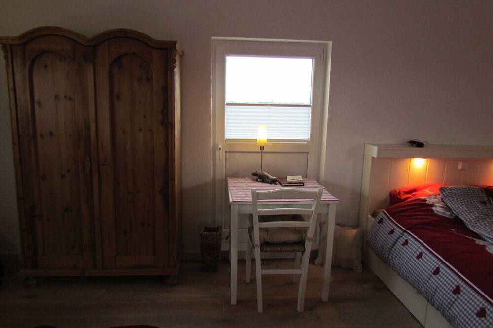 Rotes Atelierhaus, Deutschland in Nordstrand (Gemeinde), Nordstrand