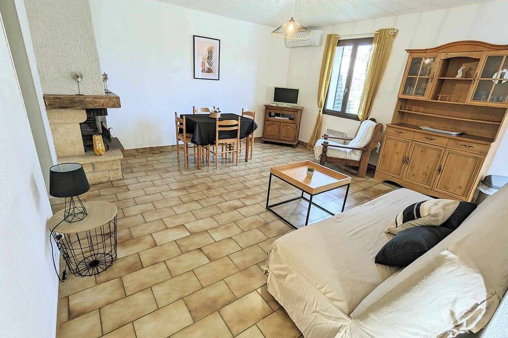 A Balazuc (village classé) : gite 2/4 p + piscine et rivière ! in Balazuc, Ardèche