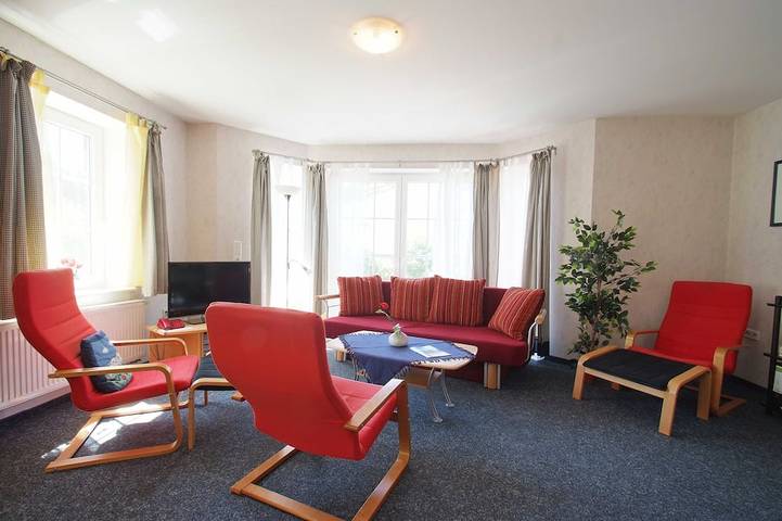 Ferienhaus für 6 Personen, mit Terrasse und Sauna sowie Garten und Pool in Westoverledingen