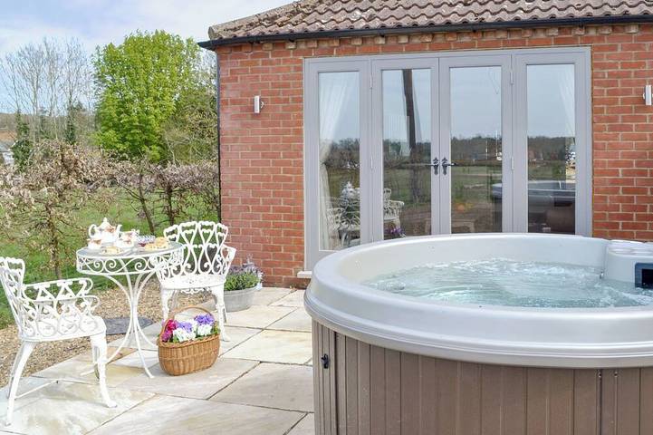 Cottage for 2 people, with garden and hot tub in Norfolk