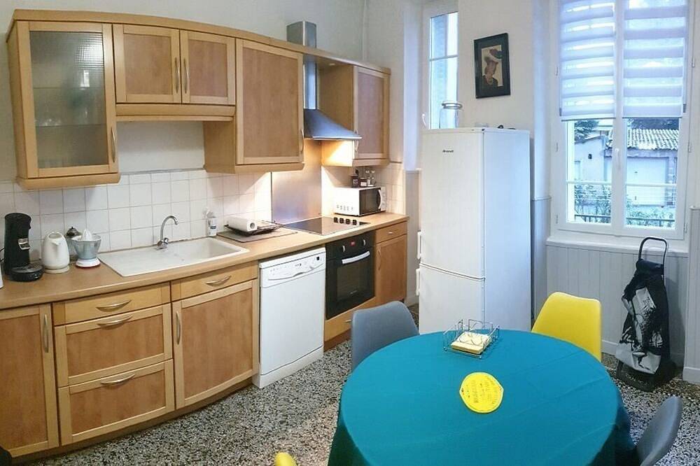 Entire apartment, L'Hote Rutene In Rodez in Rodez, Massif Central