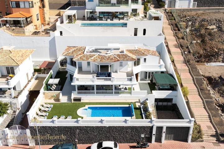 Villa für 20 Personen, mit Whirlpool und Pool sowie Garten in Adeje