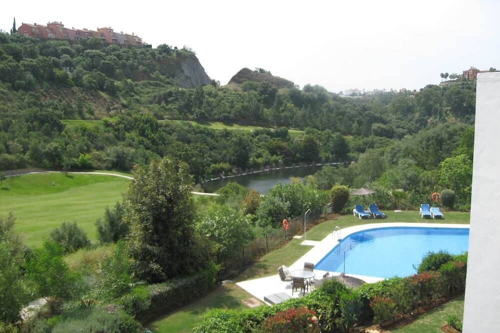 Apartamento entero, Precioso ático cerca de Marbella Los Arqueros Golf in Los Arqueros Golf and Country Club, Benahavís