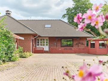 Ferienhaus für 4 Personen, mit Garten und Ausblick sowie Terrasse, mit Haustier in Husum