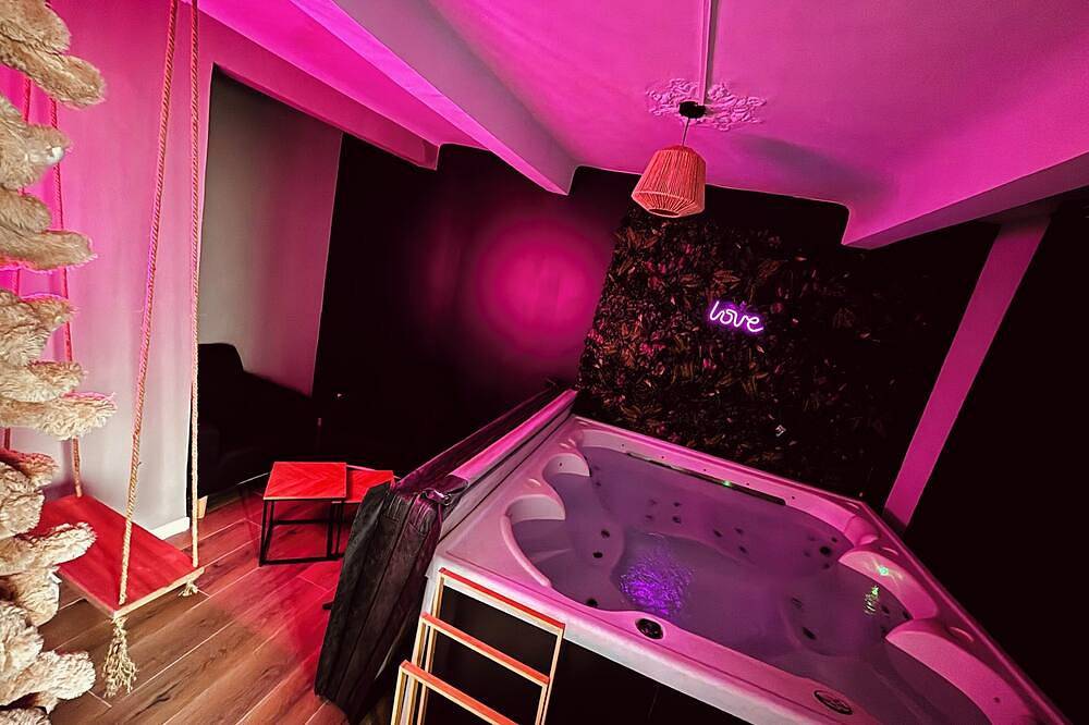 Townhouse with jacuzzi, sauna and massage chair in Piolenc, Vaucluse