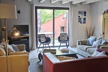 Gîte pour 8 personnes, avec jardin à Le Longeron